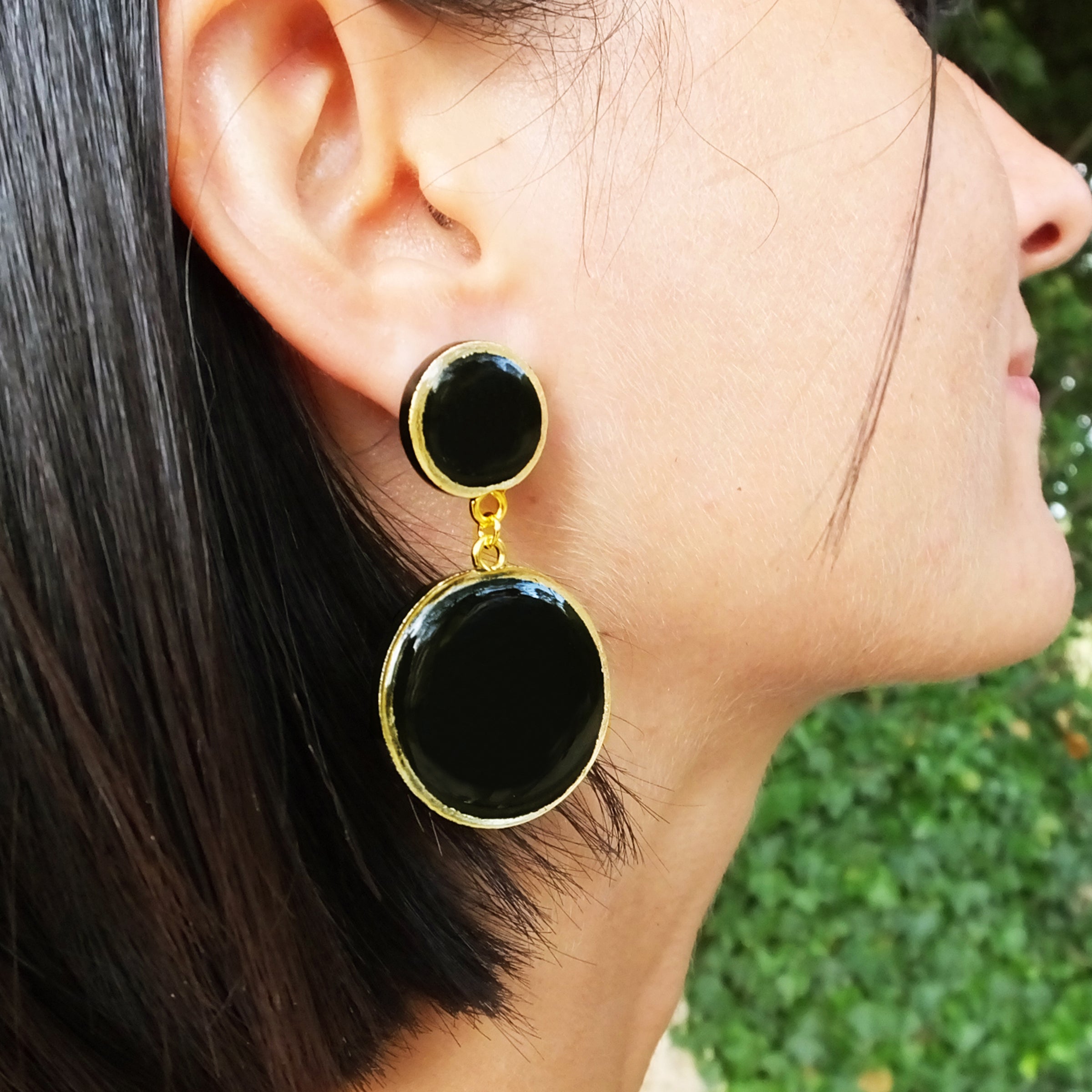Orecchini in argento placcato oro 18K con doppia Luna in Argilla nera e Foglia oro