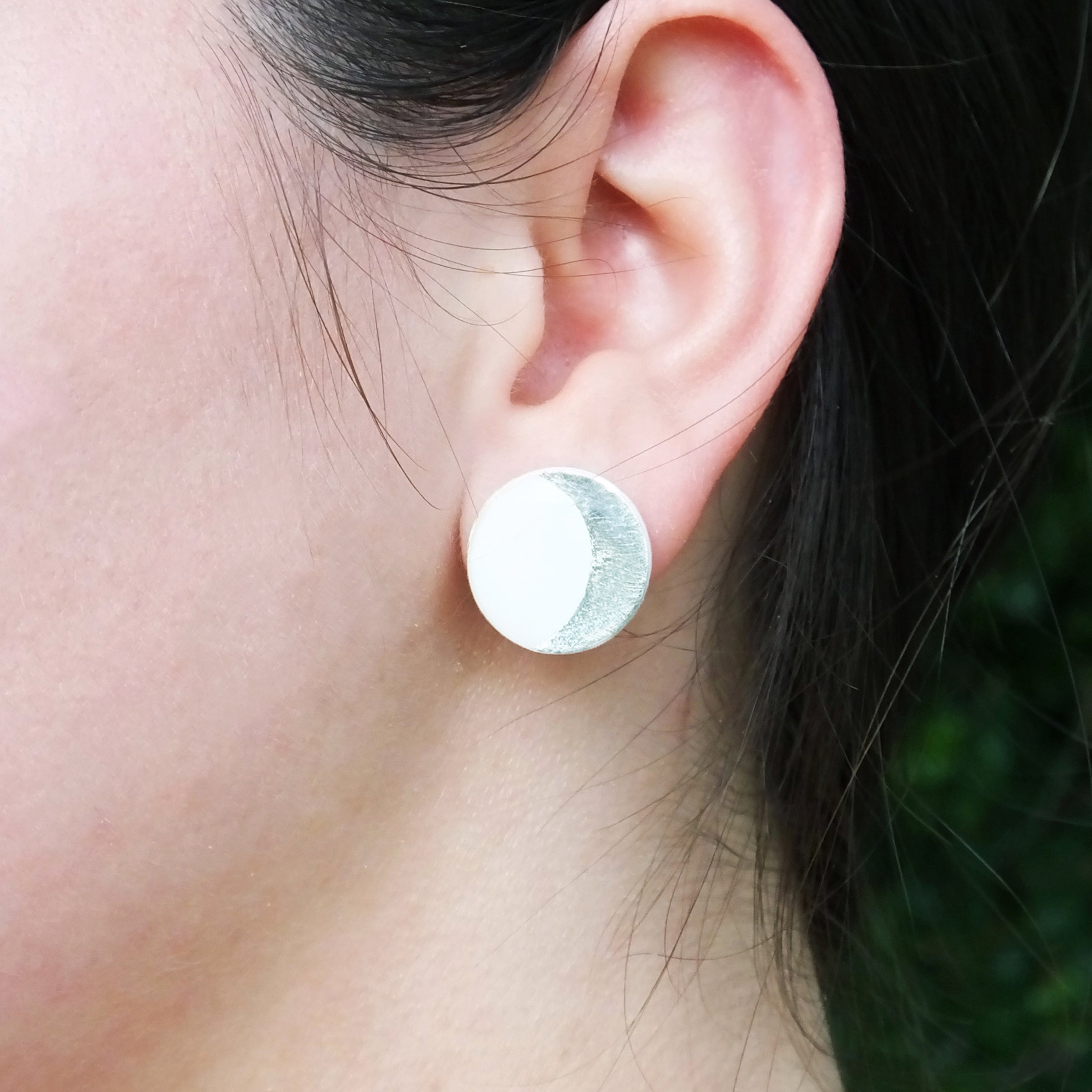 Orecchini a lobo in argento 925 con Luna in Argilla Polimerica Bianca