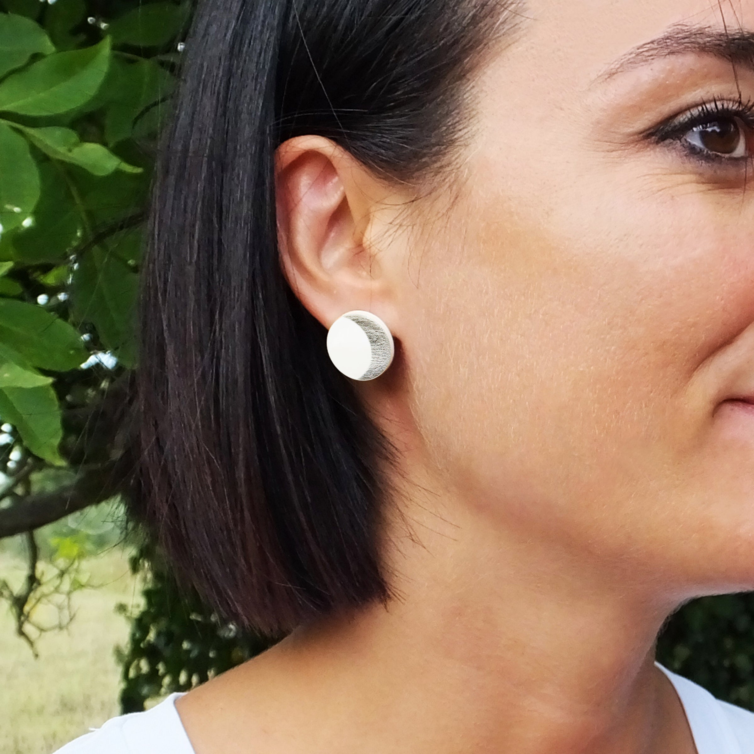 Orecchini a lobo in argento 925 con Luna in Argilla Polimerica Bianca