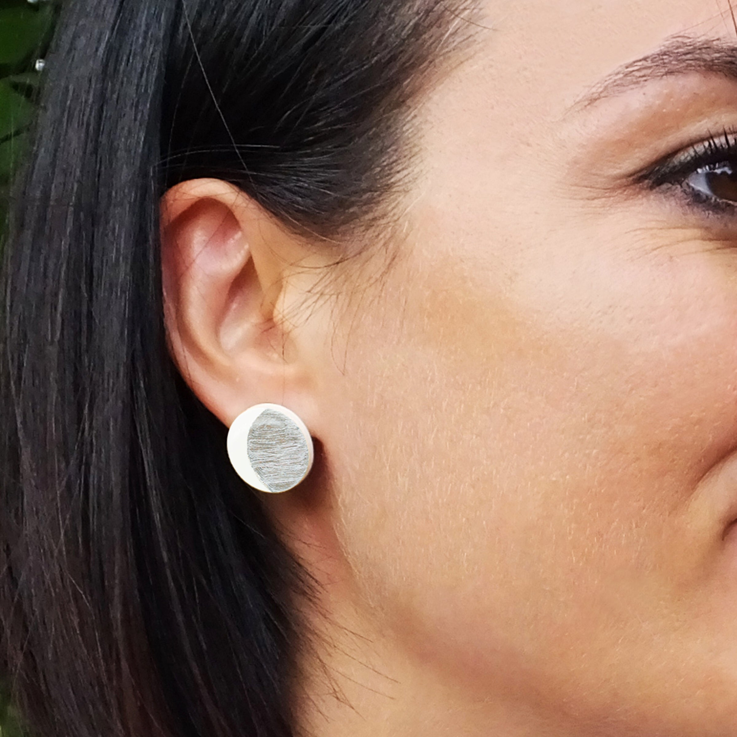 Orecchini a lobo in argento 925 con Luna in Argilla Polimerica Bianca