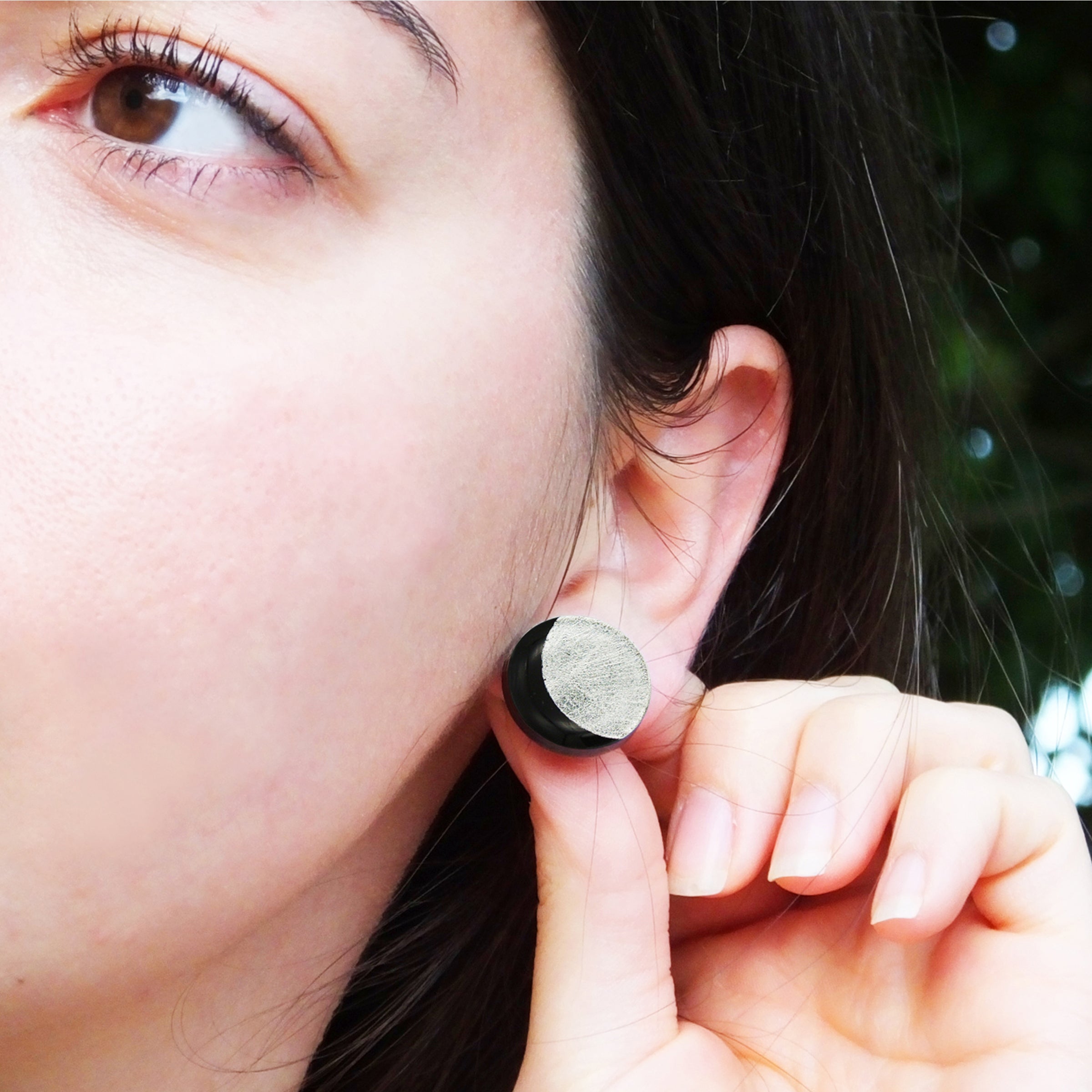 Orecchini a lobo in argento 925 con Luna in Argilla Polimerica Nera