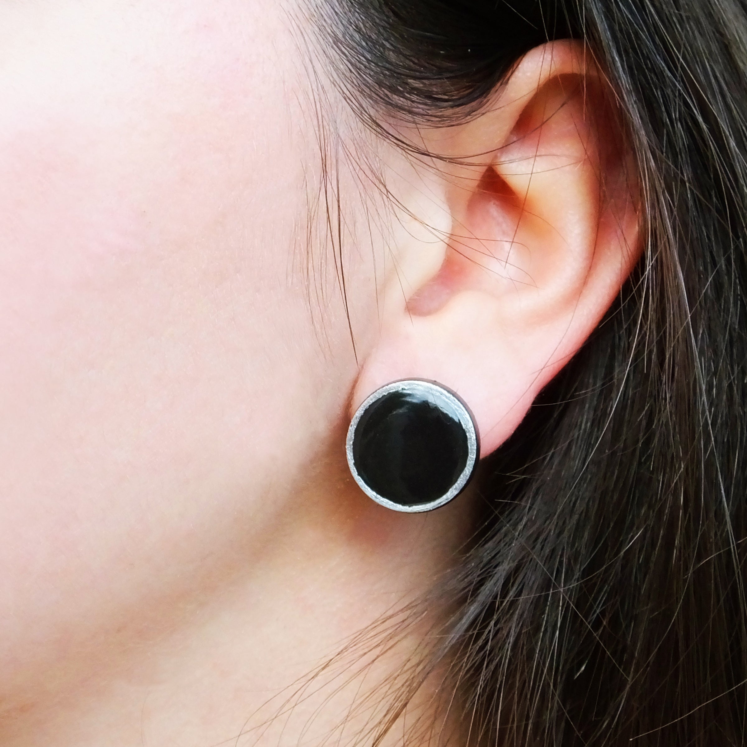 Orecchini a lobo in argento 925 con Luna in Argilla Polimerica Nera