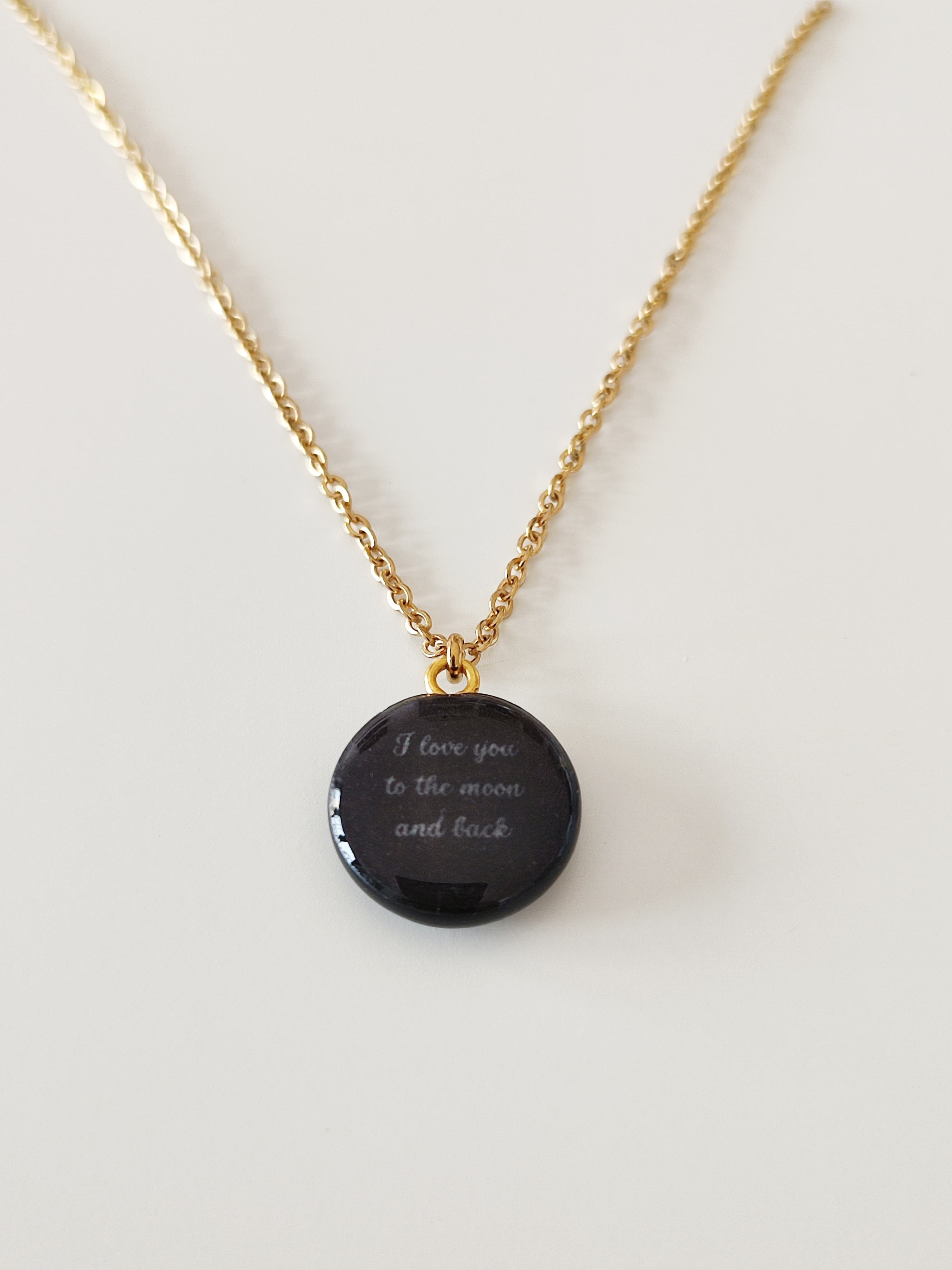 Collana in acciaio con pendente Luna Minimal con Foglia Oro