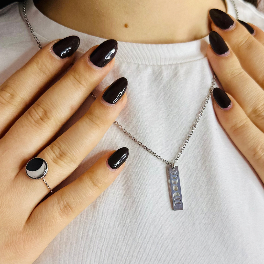 Collana Minimal con Fasi Lunari in Acciaio Argentato o Dorato