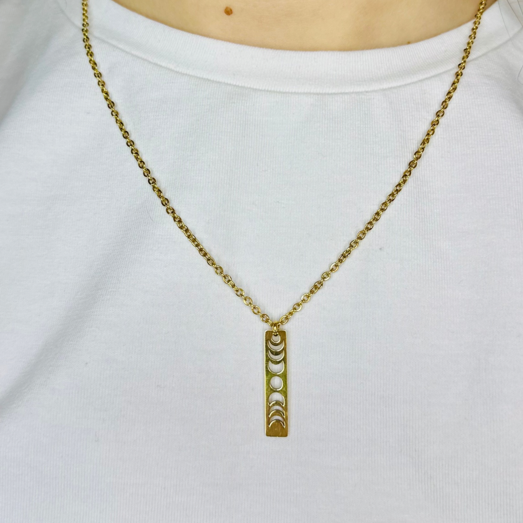 Collana Minimal con Fasi Lunari in Acciaio Argentato o Dorato