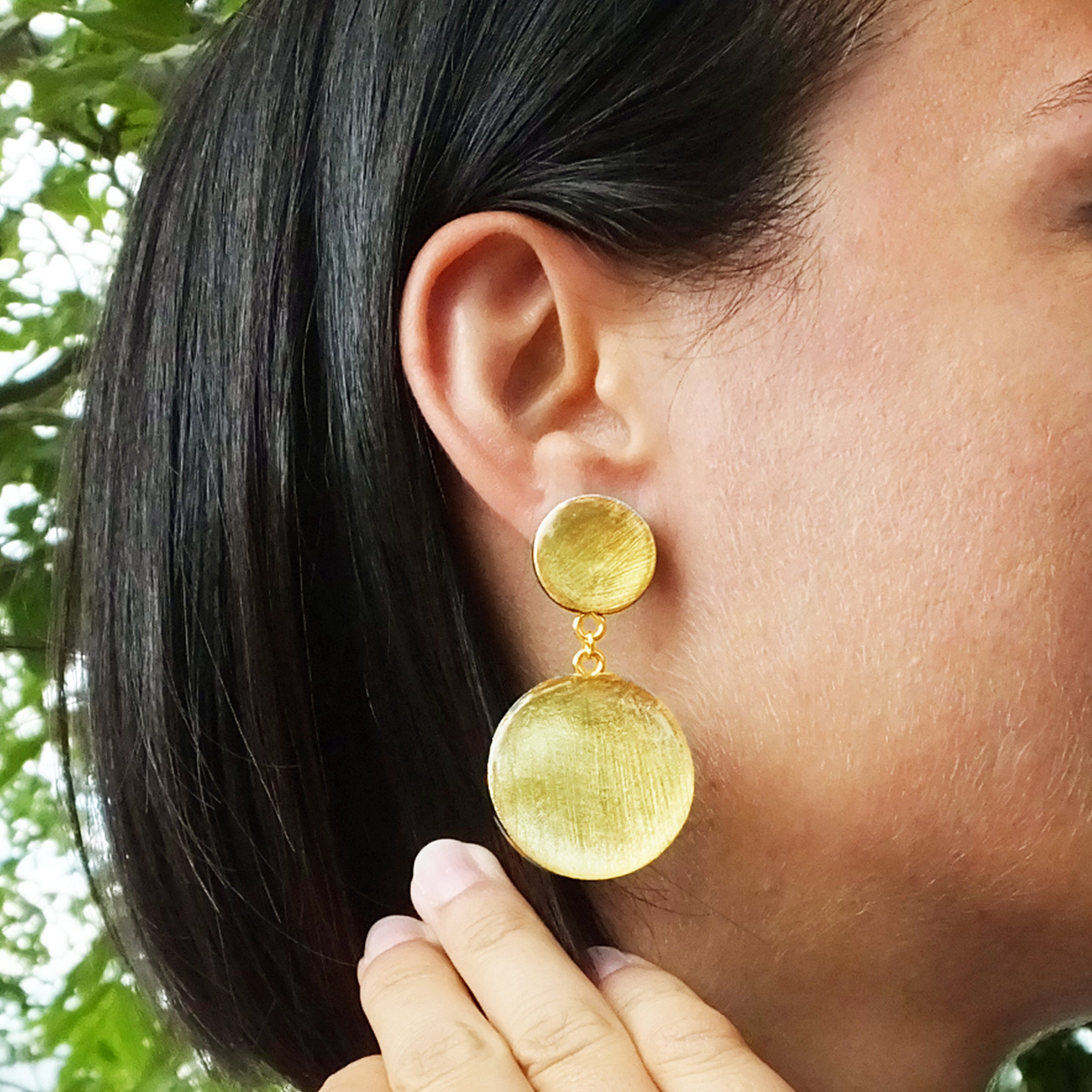 Orecchini in argento placcato oro 18K con doppia Luna in Argilla nera e Foglia oro