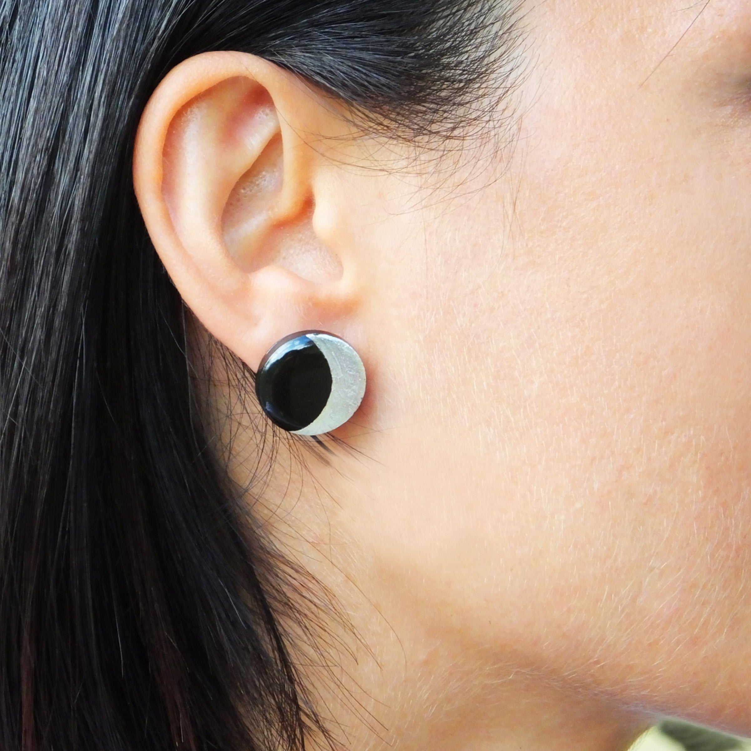 Orecchini a lobo in argento 925 con Luna in Argilla Polimerica Nera